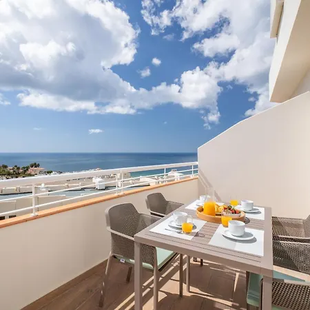 Ocean & Beach 1 With Pool By Homing Apartamento *